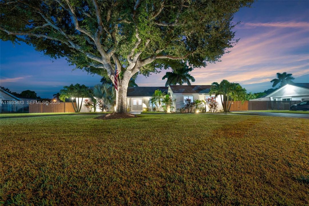 For Sale: $999,000 (6 beds, 3 baths, 2282 Square Feet)