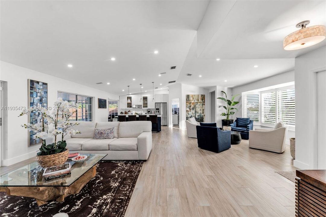 For Sale: $999,000 (6 beds, 3 baths, 2282 Square Feet)