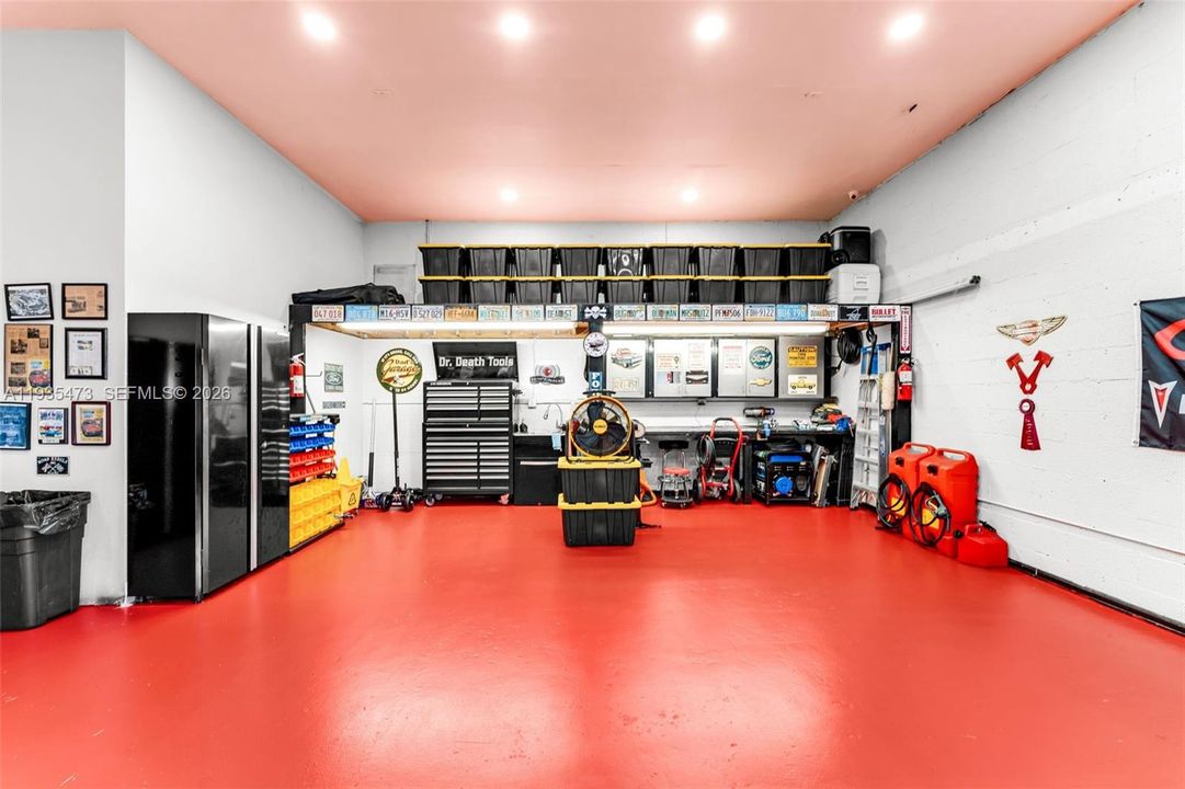 For Sale: $999,000 (6 beds, 3 baths, 2282 Square Feet)