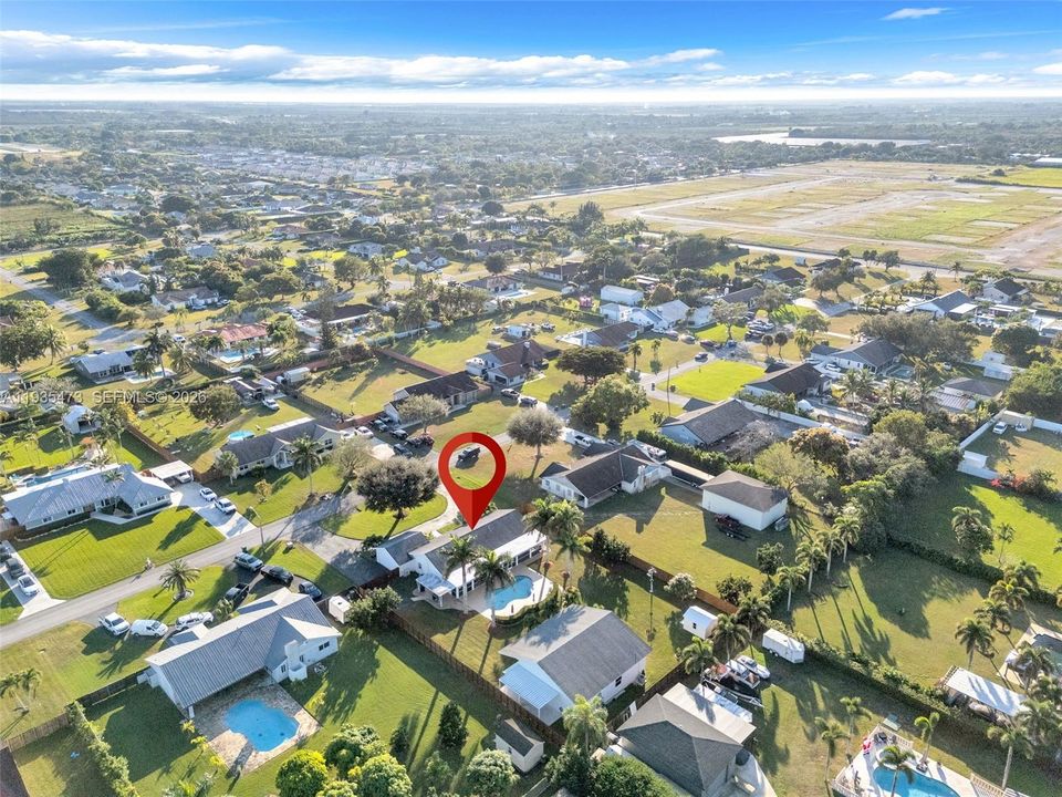 For Sale: $999,000 (6 beds, 3 baths, 2282 Square Feet)