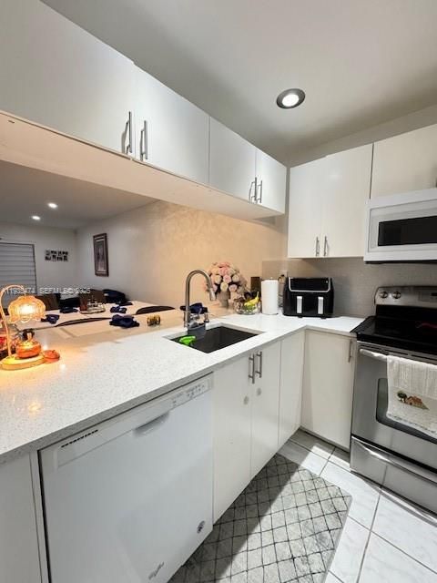 В аренду: $2,400 (2 спален, 2 ванн, 806 Квадратных фут)