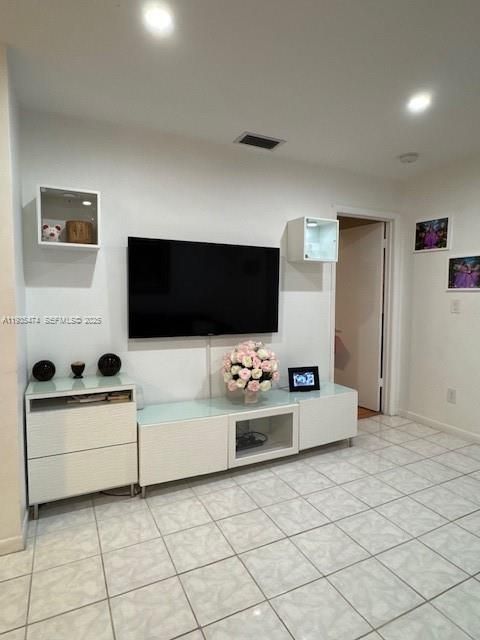 В аренду: $2,400 (2 спален, 2 ванн, 806 Квадратных фут)