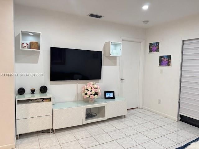 В аренду: $2,400 (2 спален, 2 ванн, 806 Квадратных фут)