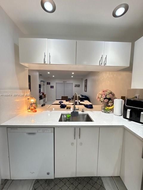 В аренду: $2,400 (2 спален, 2 ванн, 806 Квадратных фут)