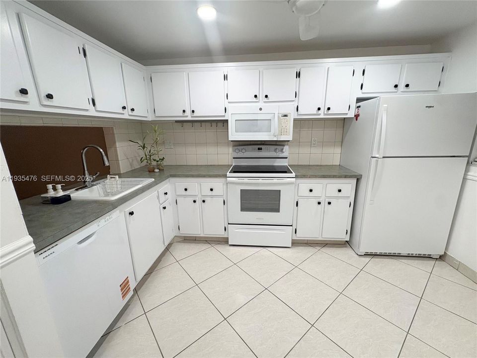 En Renta: $1,700 (2 camas, 2 baños, 920 Pies cuadrados)