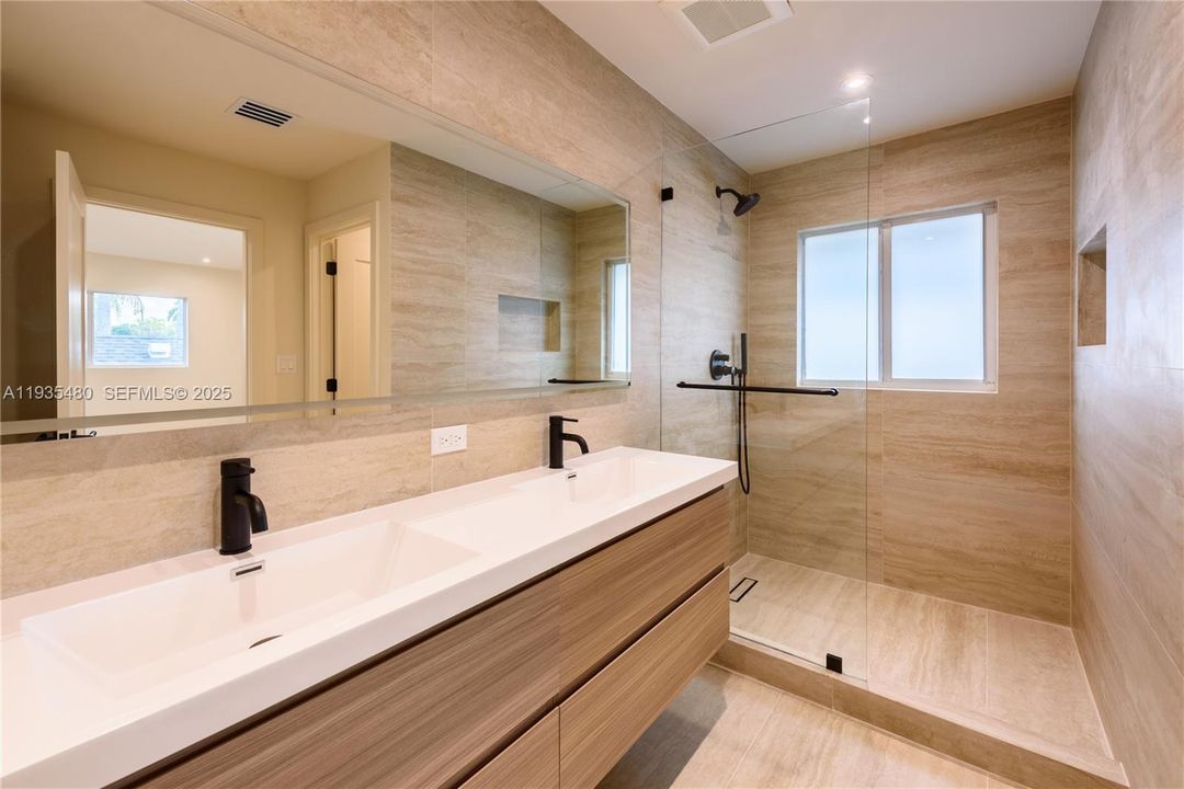 For Sale: $3,000,000 (4 beds, 3 baths, 2704 Square Feet)