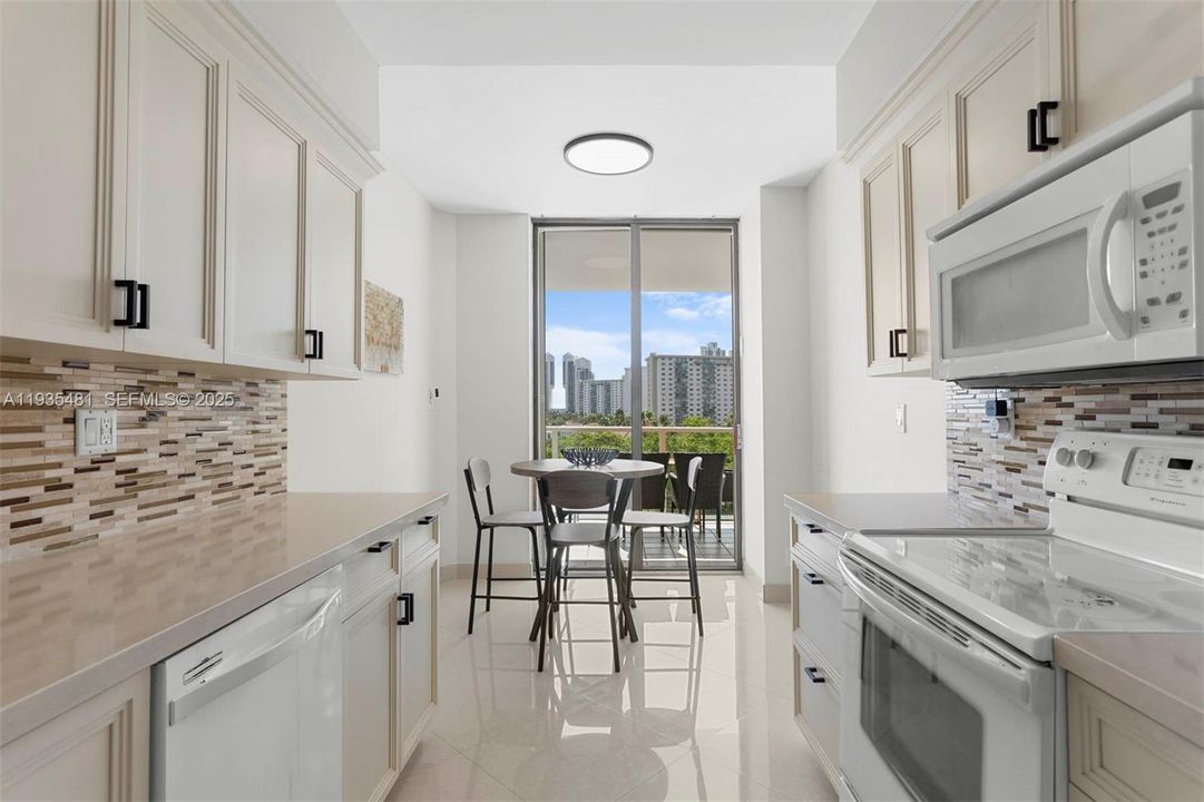 待售: $775,000 (2 贝兹, 2 浴室, 1815 平方英尺)