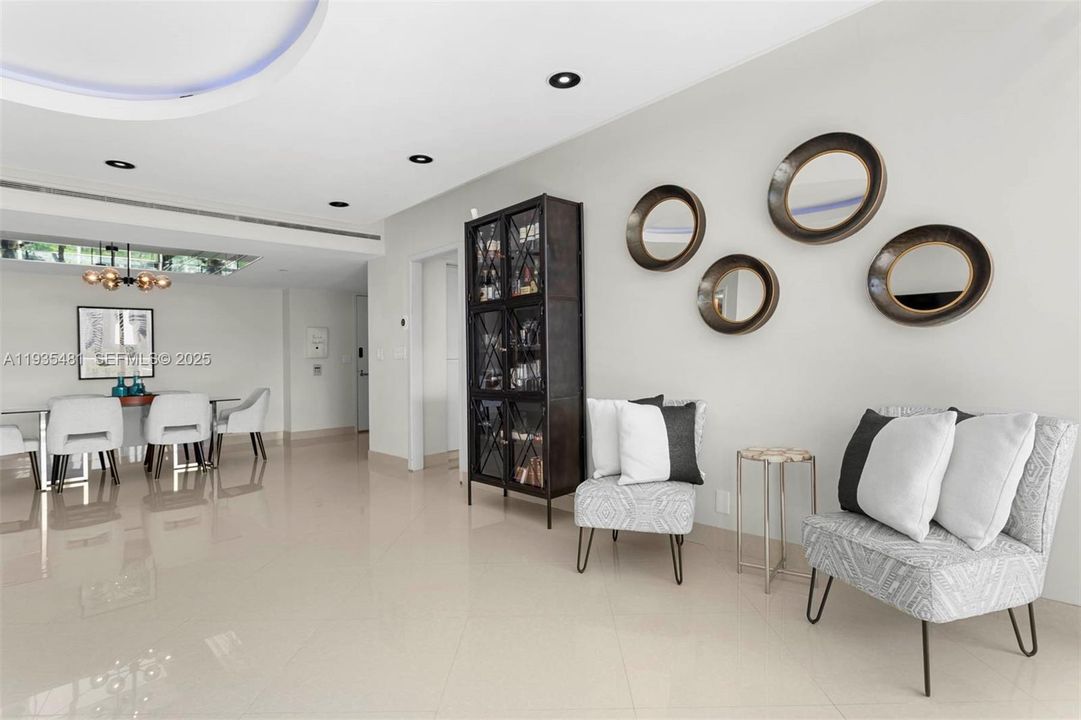 待售: $775,000 (2 贝兹, 2 浴室, 1815 平方英尺)