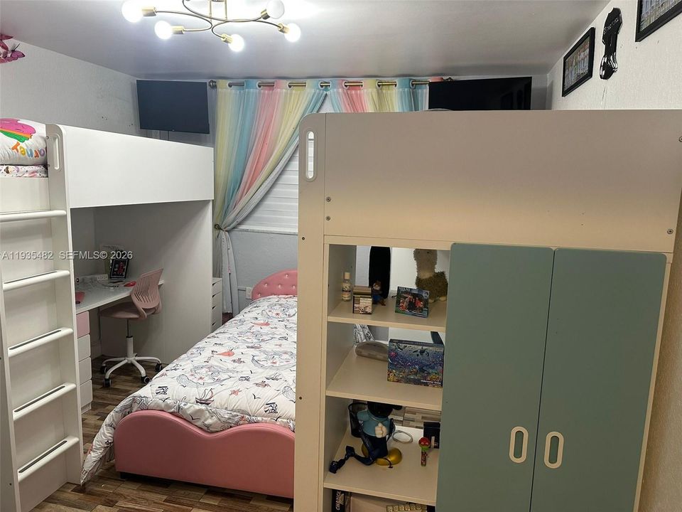 For Rent: $3,500 (3 beds, 3 baths, 1592 Square Feet)