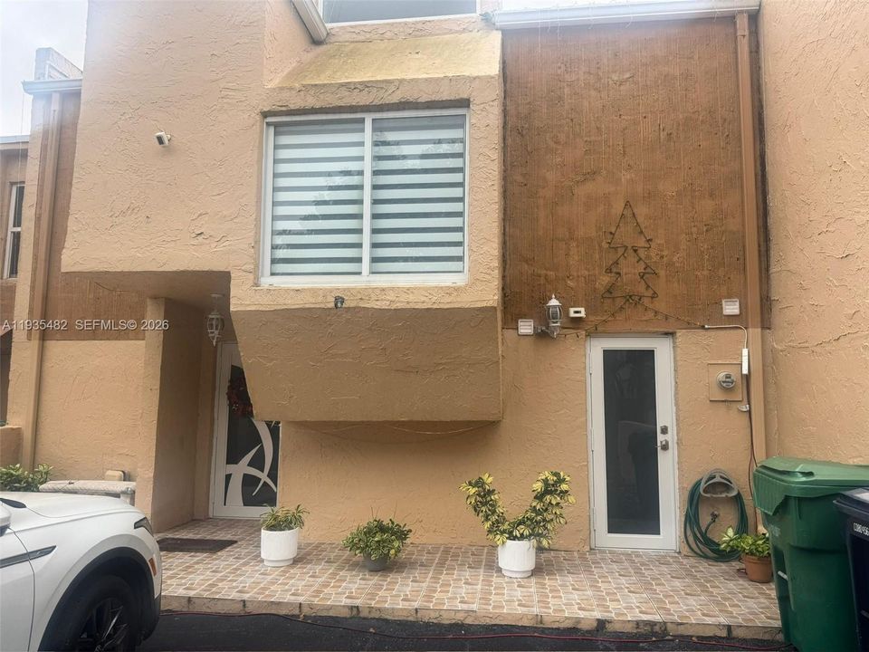 For Rent: $3,500 (3 beds, 3 baths, 1592 Square Feet)