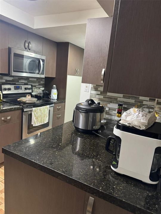 For Rent: $3,500 (3 beds, 3 baths, 1592 Square Feet)