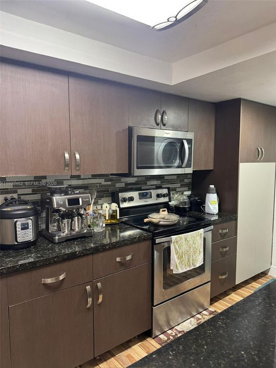 For Rent: $3,500 (3 beds, 3 baths, 1592 Square Feet)