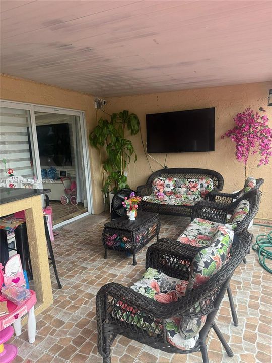 For Rent: $3,500 (3 beds, 3 baths, 1592 Square Feet)