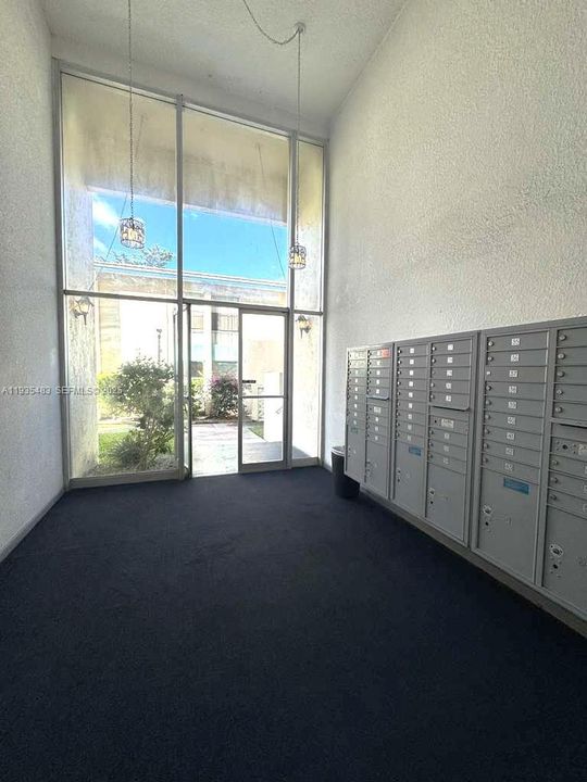 出租: $1,550 (1 贝兹, 1 浴室, 800 平方英尺)