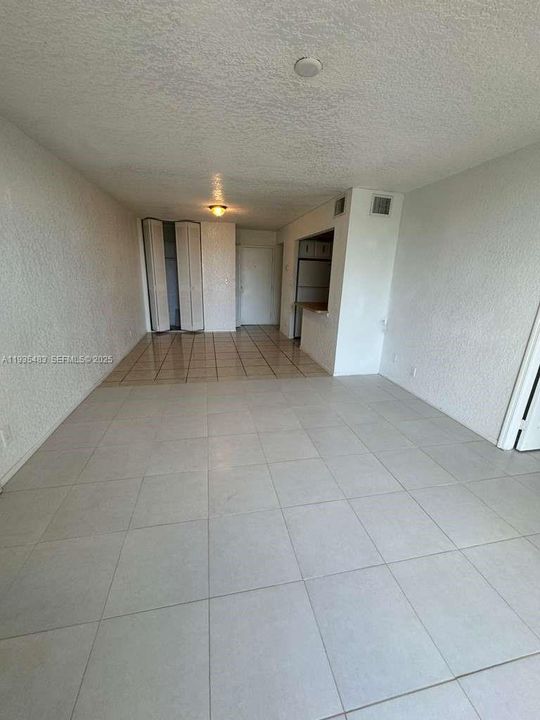 出租: $1,550 (1 贝兹, 1 浴室, 800 平方英尺)