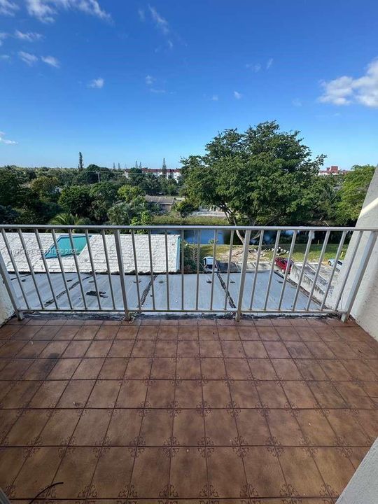 出租: $1,550 (1 贝兹, 1 浴室, 800 平方英尺)