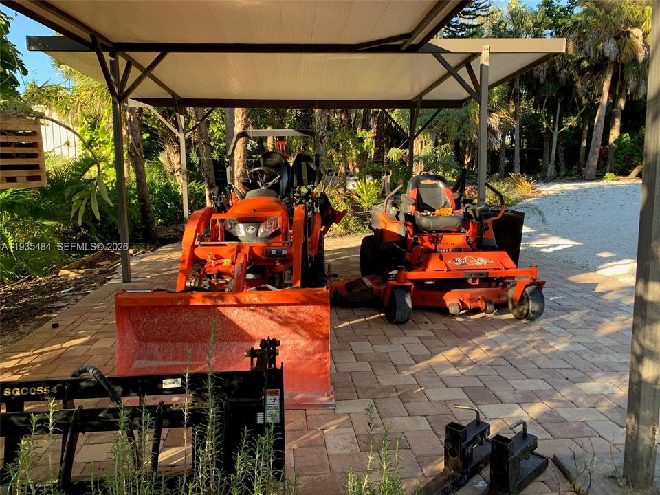 tractor and zero turn mower for sale separated.