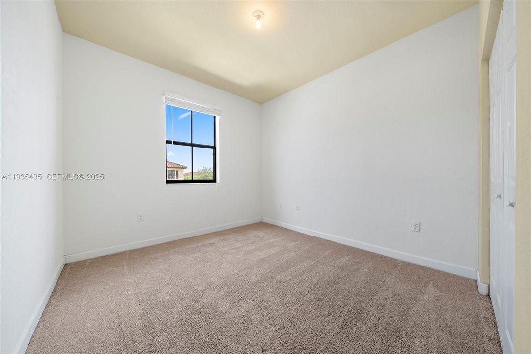 待售: $585,000 (4 贝兹, 2 浴室, 1862 平方英尺)