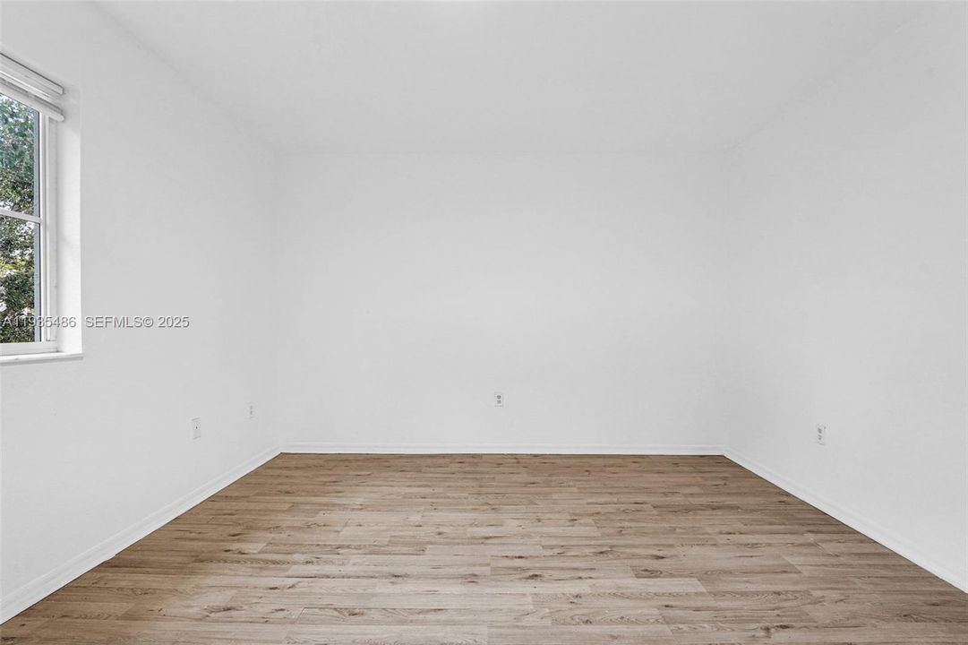 For Sale: $298,000 (4 beds, 2 baths, 1527 Square Feet)