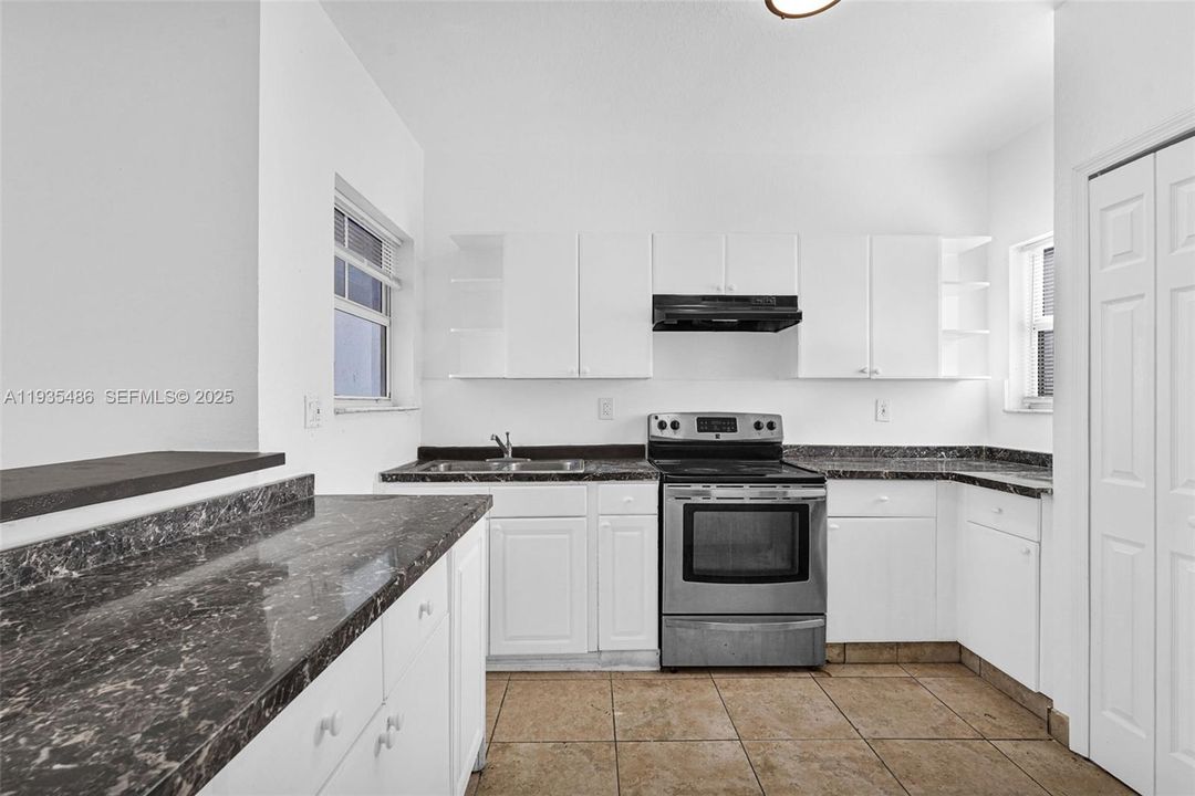 For Sale: $298,000 (4 beds, 2 baths, 1527 Square Feet)