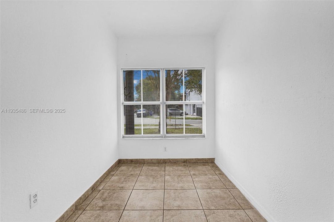 For Sale: $298,000 (4 beds, 2 baths, 1527 Square Feet)