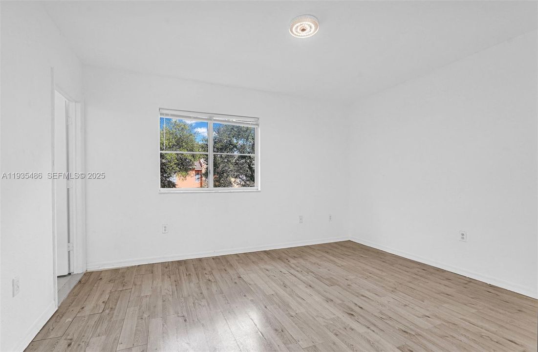 For Sale: $298,000 (4 beds, 2 baths, 1527 Square Feet)