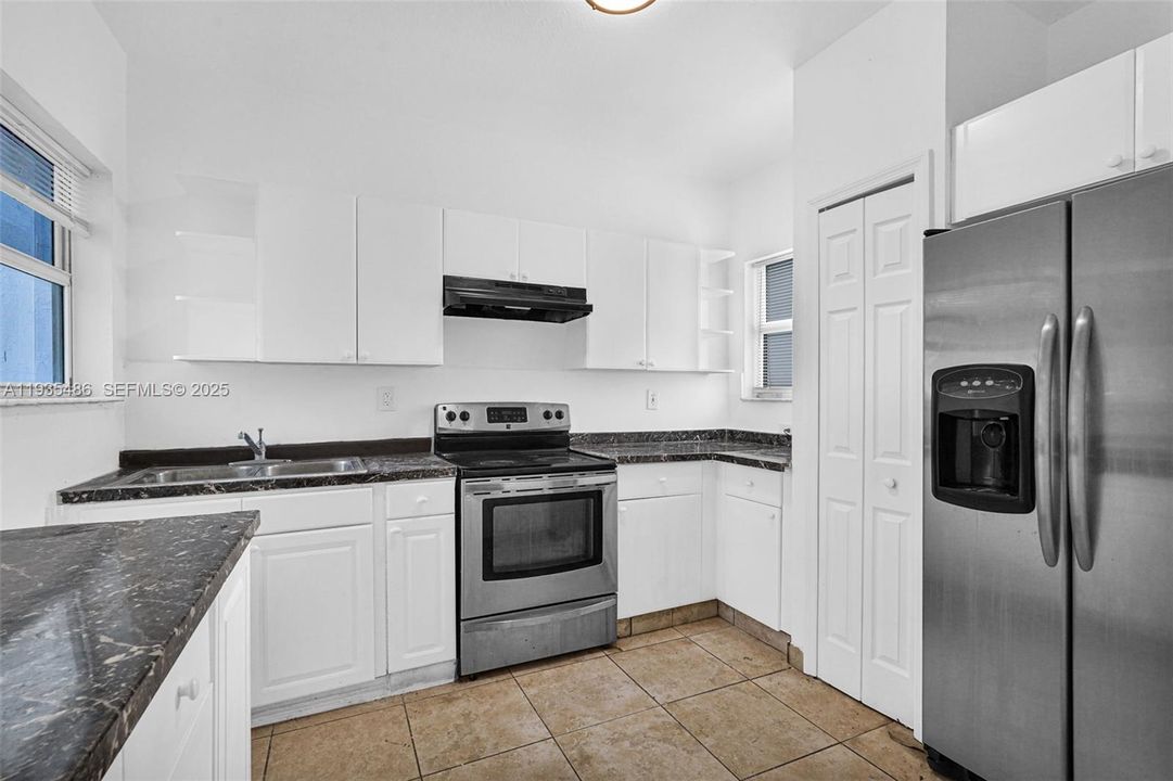 For Sale: $298,000 (4 beds, 2 baths, 1527 Square Feet)