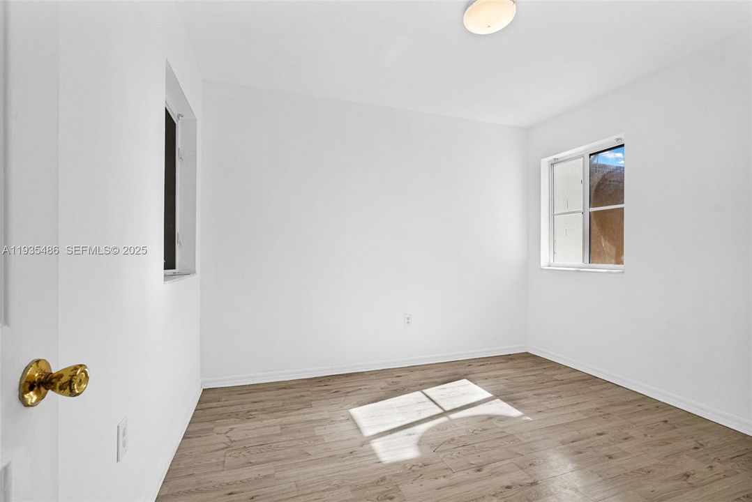 For Sale: $298,000 (4 beds, 2 baths, 1527 Square Feet)