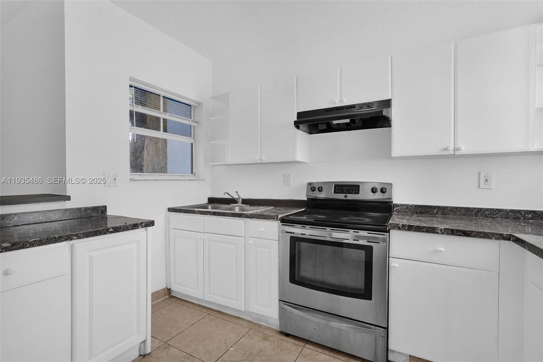 For Sale: $298,000 (4 beds, 2 baths, 1527 Square Feet)