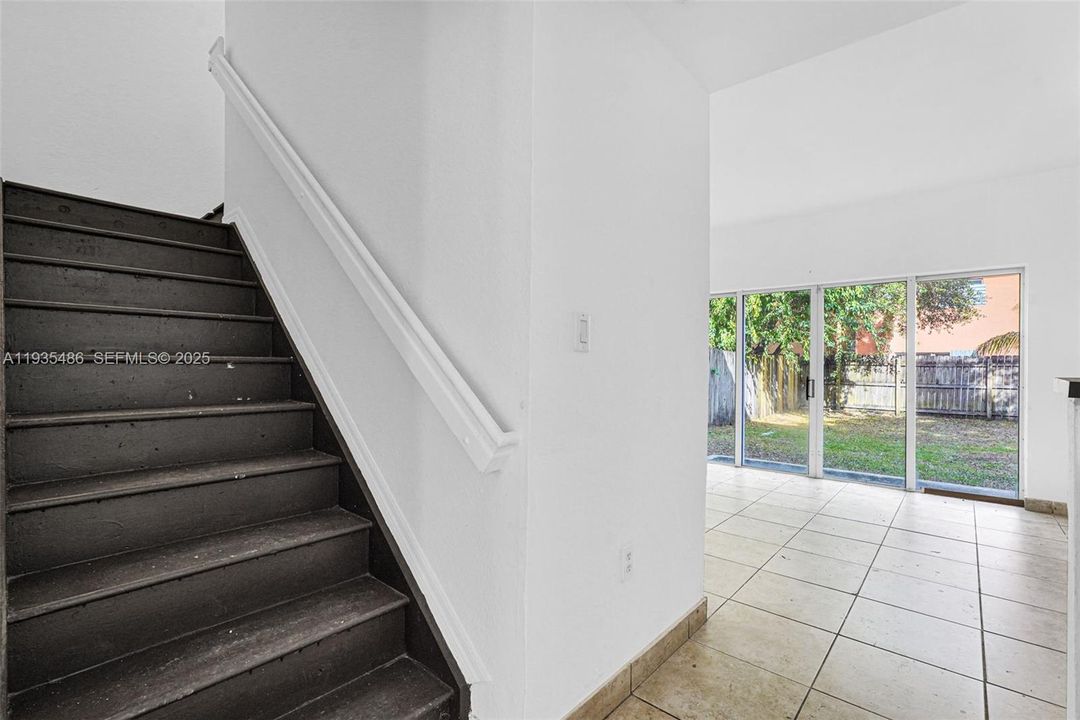 For Sale: $298,000 (4 beds, 2 baths, 1527 Square Feet)