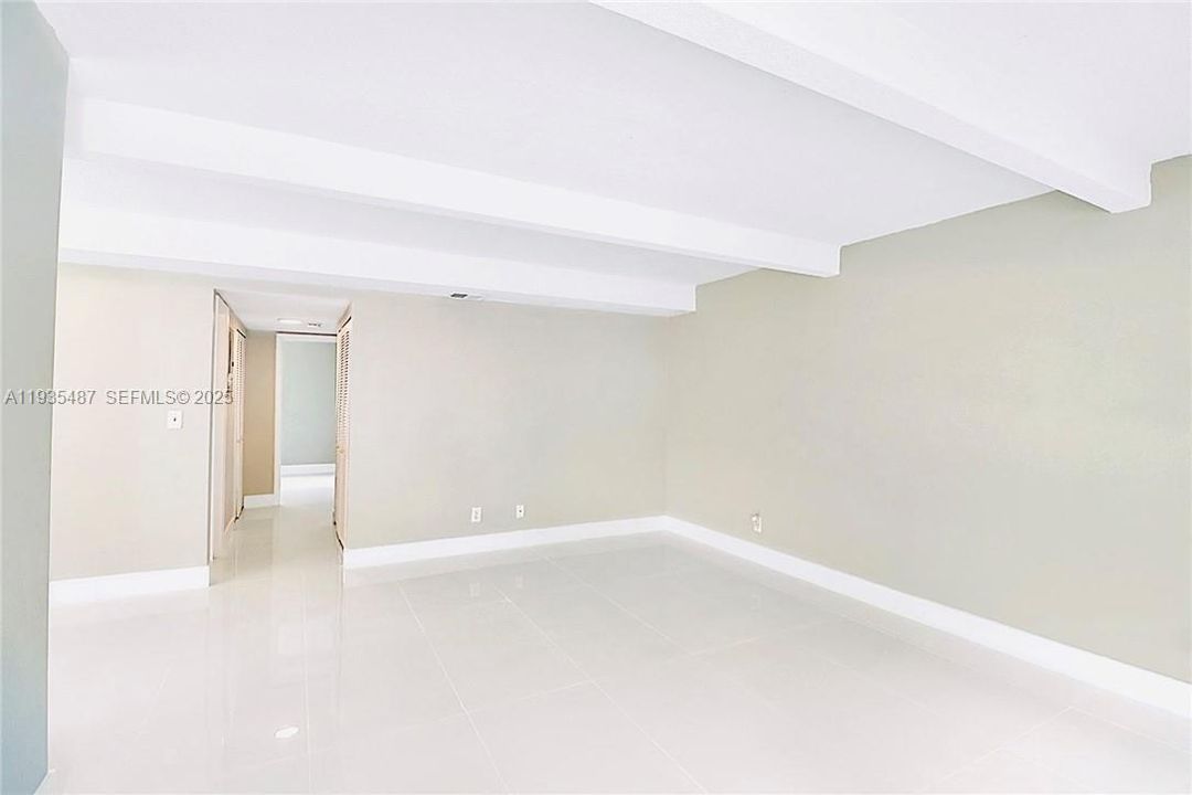 For Sale: $219,500 (2 beds, 2 baths, 900 Square Feet)