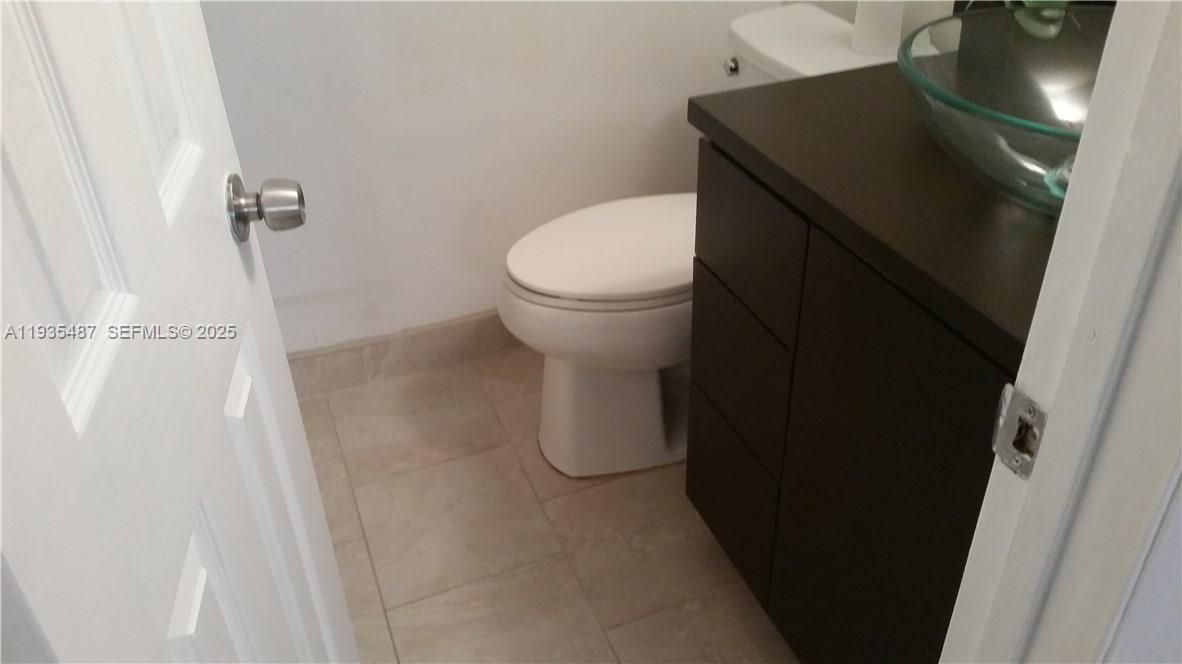 For Sale: $219,500 (2 beds, 2 baths, 900 Square Feet)