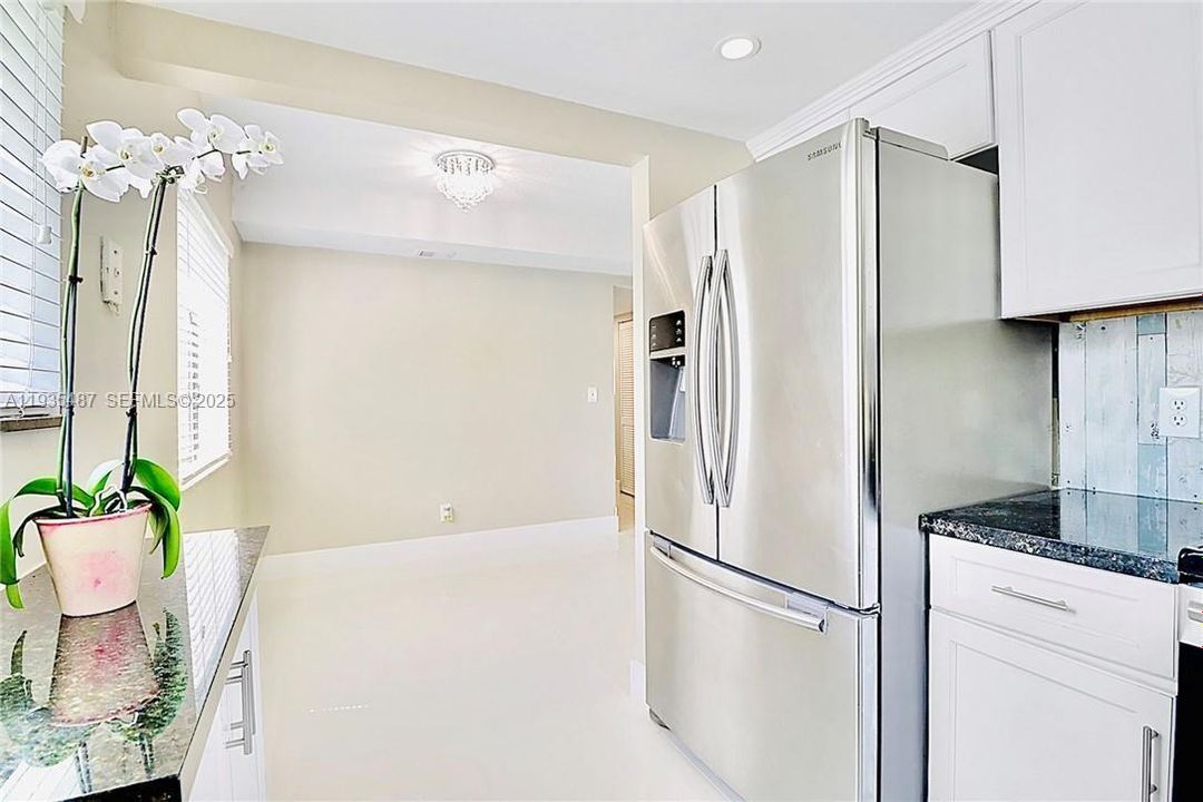 For Sale: $219,500 (2 beds, 2 baths, 900 Square Feet)