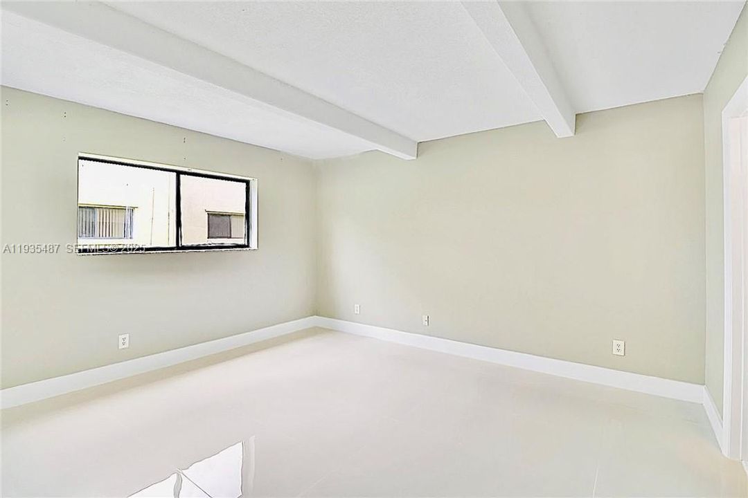 For Sale: $219,500 (2 beds, 2 baths, 900 Square Feet)