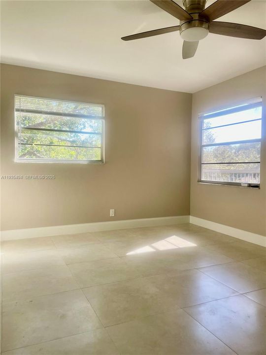 For Sale: $245,000 (2 beds, 2 baths, 1100 Square Feet)