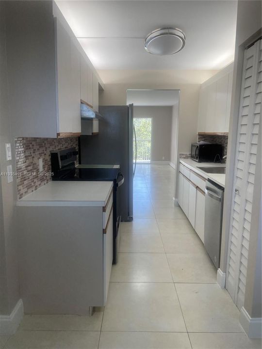 For Sale: $245,000 (2 beds, 2 baths, 1100 Square Feet)