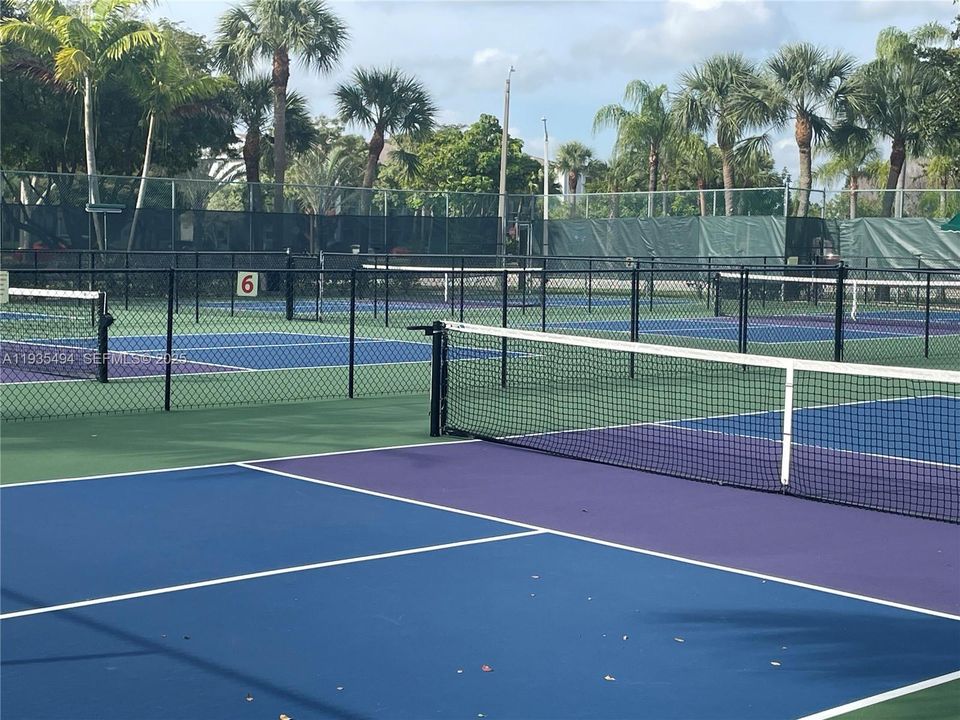 For Sale: $245,000 (2 beds, 2 baths, 1100 Square Feet)