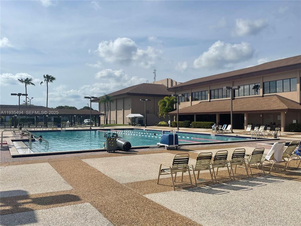 For Sale: $245,000 (2 beds, 2 baths, 1100 Square Feet)