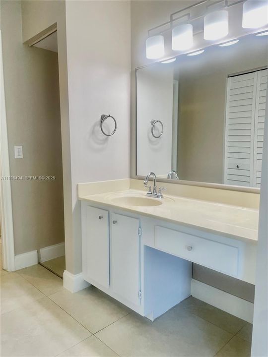 For Sale: $245,000 (2 beds, 2 baths, 1100 Square Feet)