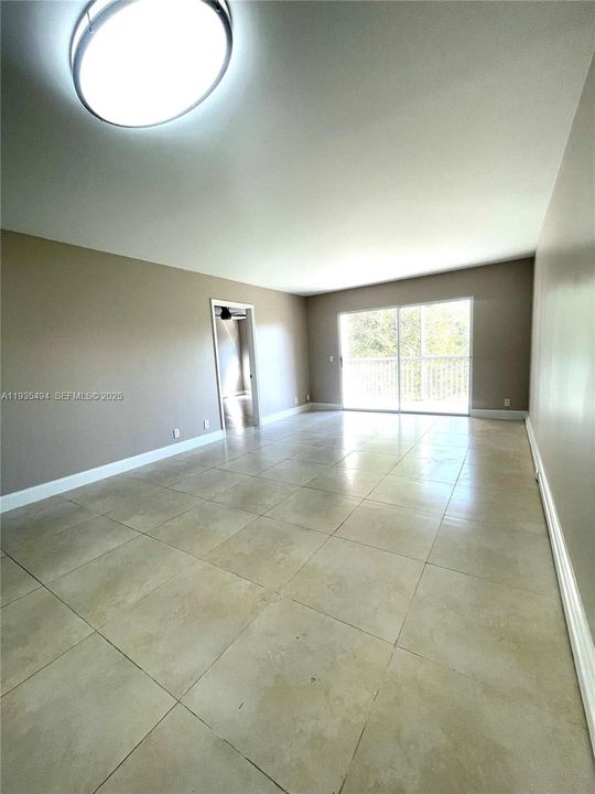 For Sale: $245,000 (2 beds, 2 baths, 1100 Square Feet)