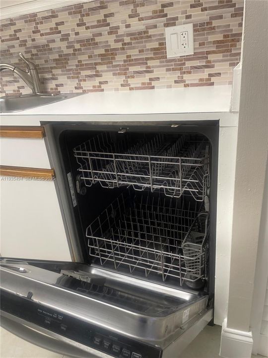 For Sale: $245,000 (2 beds, 2 baths, 1100 Square Feet)