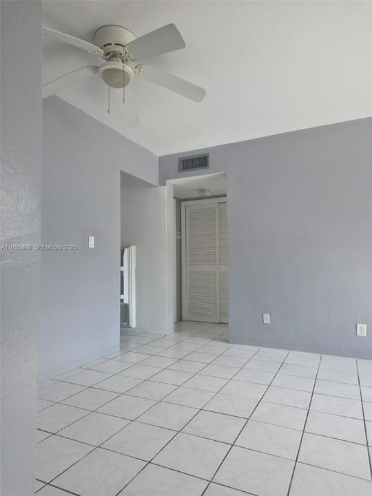 出租: $1,400 (1 贝兹, 1 浴室, 750 平方英尺)