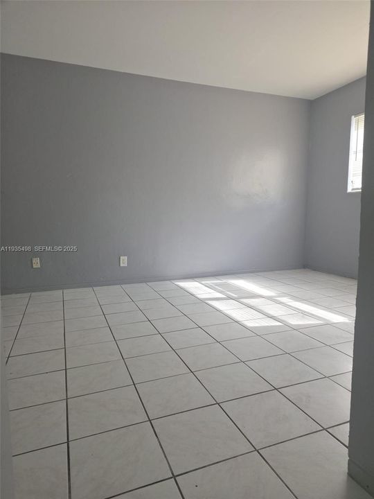 出租: $1,400 (1 贝兹, 1 浴室, 750 平方英尺)