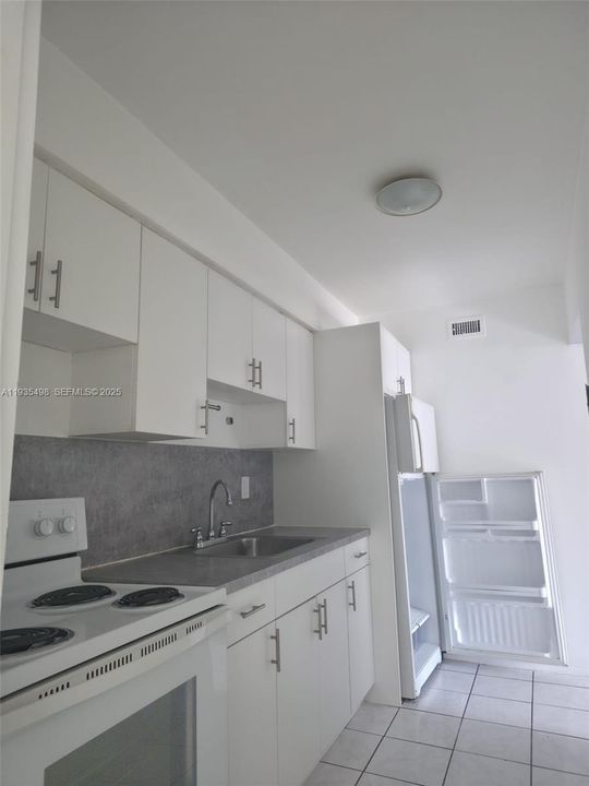 出租: $1,400 (1 贝兹, 1 浴室, 750 平方英尺)