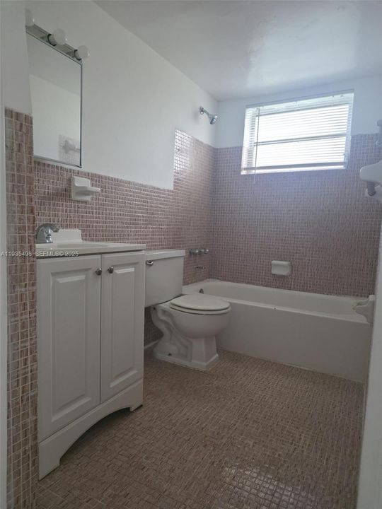 出租: $1,400 (1 贝兹, 1 浴室, 750 平方英尺)