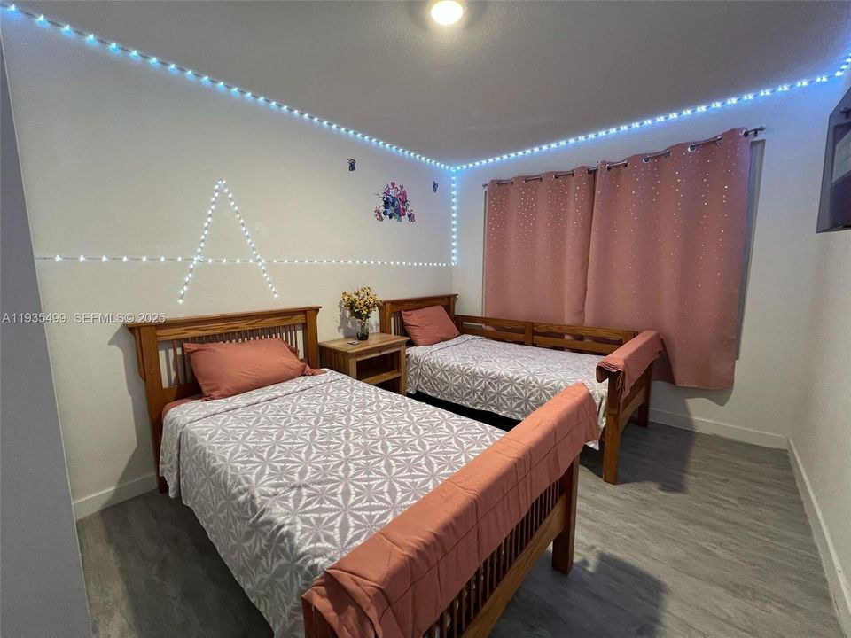 待售: $420,000 (4 贝兹, 3 浴室, 1434 平方英尺)