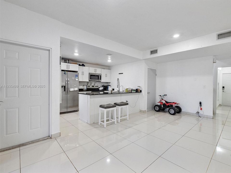 待售: $420,000 (4 贝兹, 3 浴室, 1434 平方英尺)