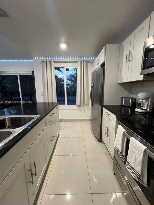 待售: $420,000 (4 贝兹, 3 浴室, 1434 平方英尺)