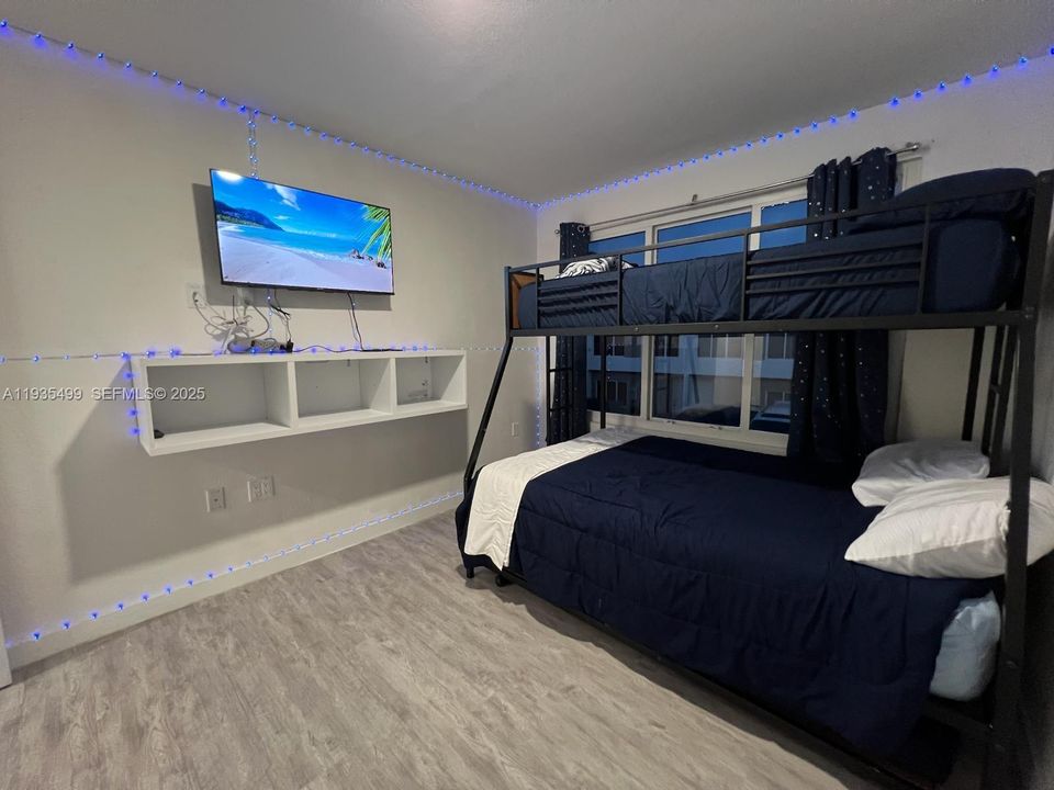 待售: $420,000 (4 贝兹, 3 浴室, 1434 平方英尺)