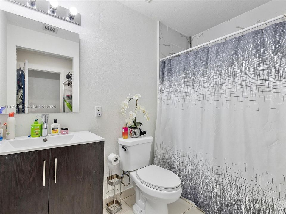 待售: $420,000 (4 贝兹, 3 浴室, 1434 平方英尺)